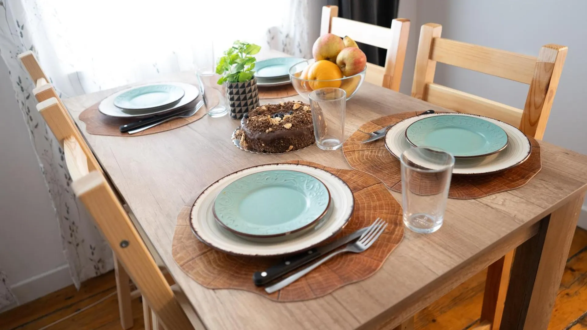 5 Min To Citycenter - House & Garden - Netflix, Playstation & Wifi 소피아 아파트